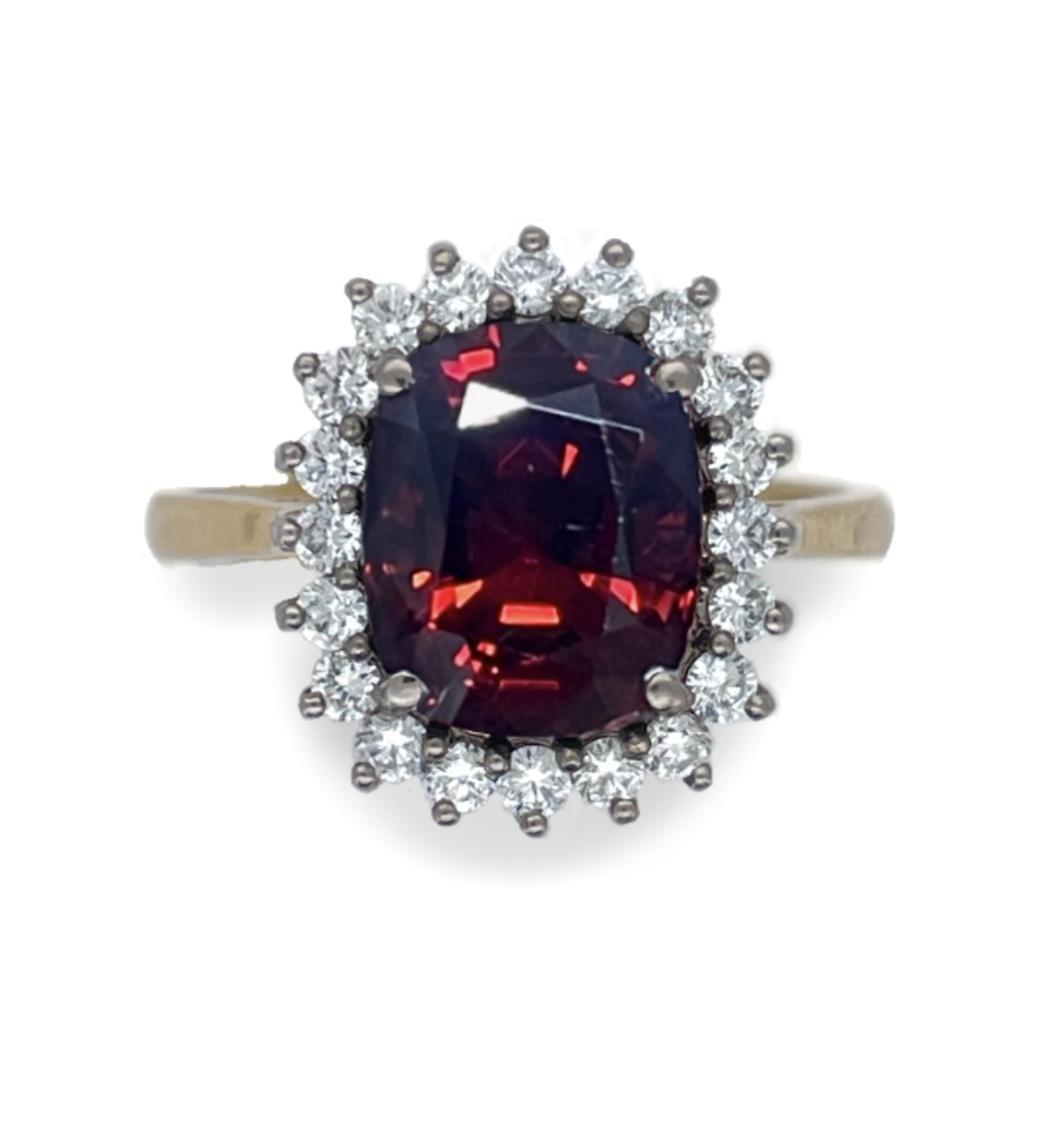 An attractive spinel and diamond cluster ring